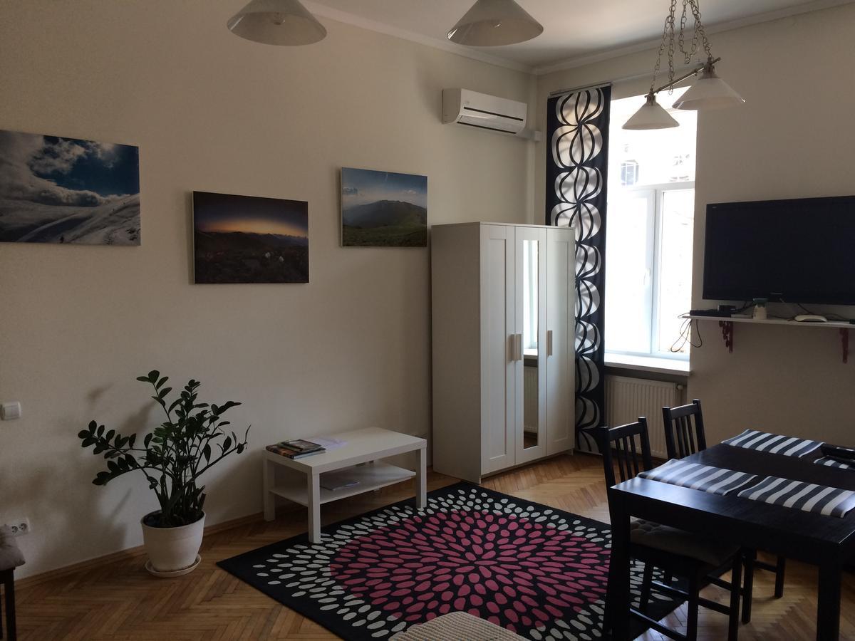 Cozy Apartment 39/34 Lviv Buitenkant foto